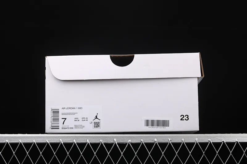 All categories Air Jordan Jordan series basketball shoes Air Jordan 1 Mid Air Jordan 1 Mid AJ1 Joe 1 mid-top series military green color BQ6472-030